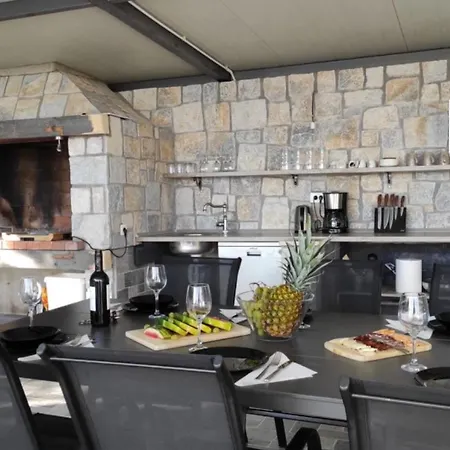 Villa Adam By Guide *